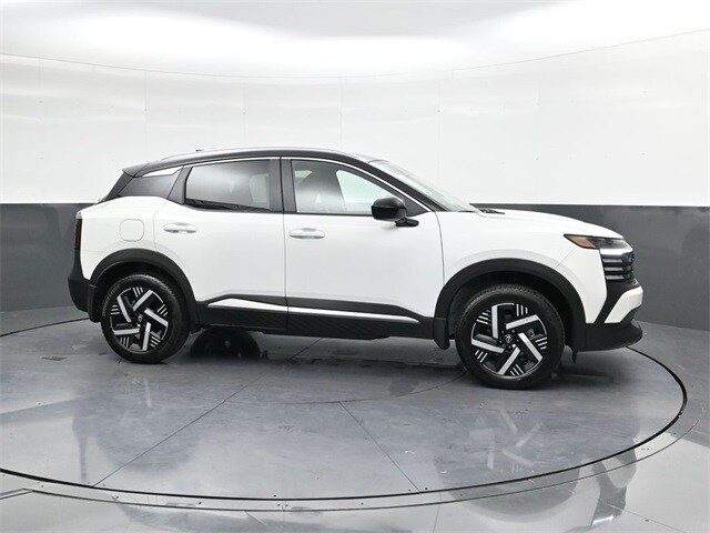 2025 Nissan Kicks SV photo 3