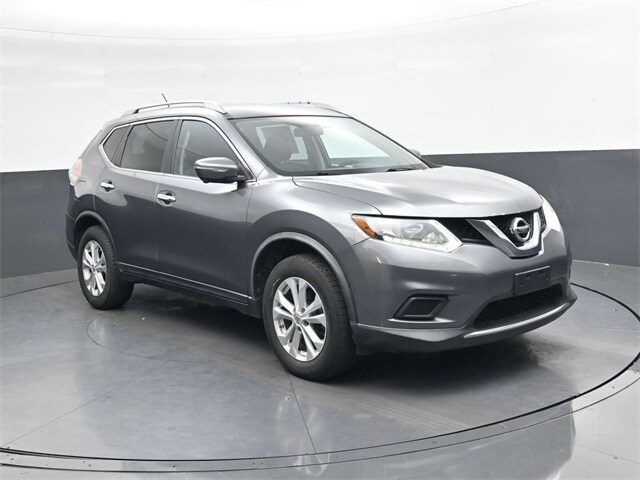 2015 Nissan Rogue SV photo 2