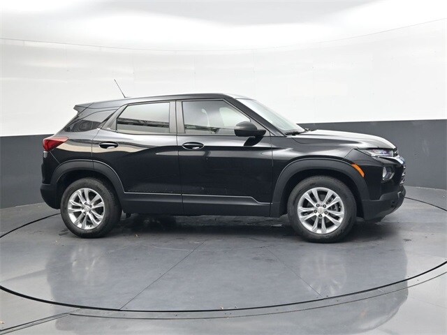 2021 Chevrolet Trailblazer LS photo 3