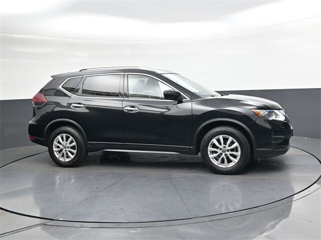 2020 Nissan Rogue SV photo 2