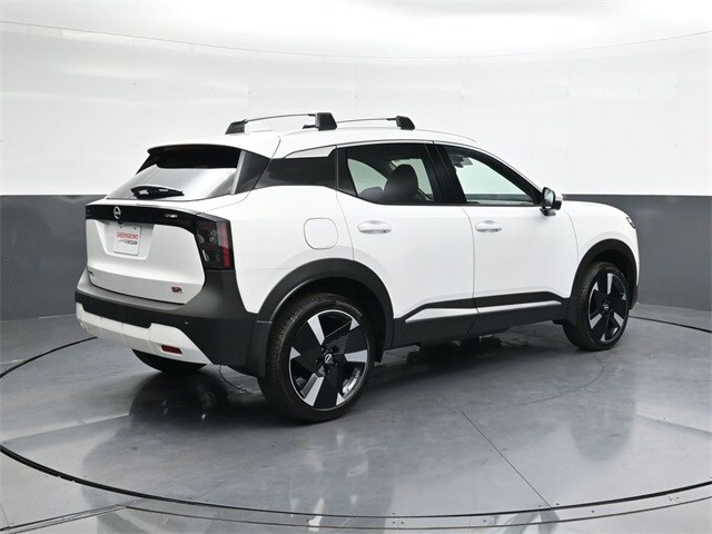 2025 Nissan Kicks SR photo 3