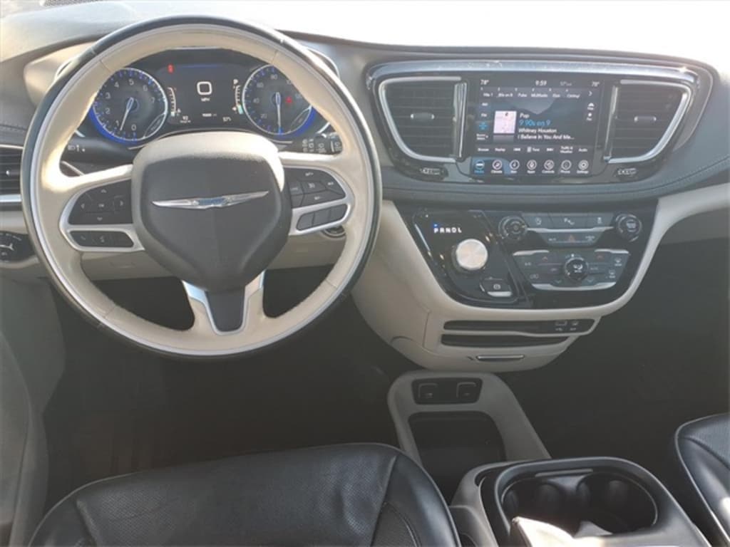 Used 2019 Chrysler Pacifica Limited Minivan/Van