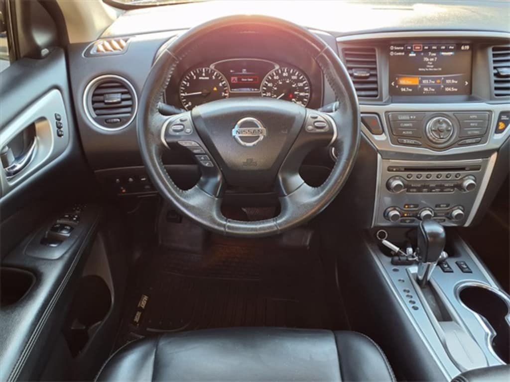 Used 2017 Nissan Pathfinder SL SUV
