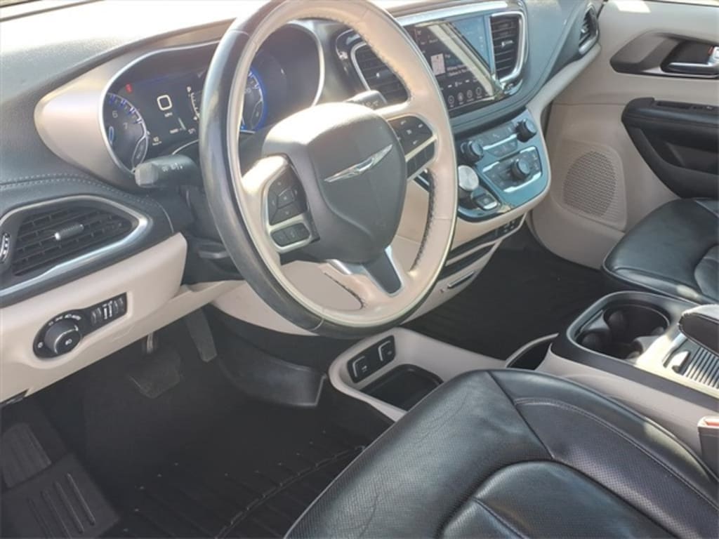 Used 2019 Chrysler Pacifica Limited Minivan/Van