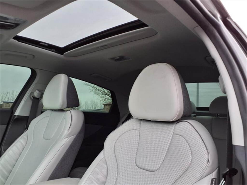 Used 2024 Hyundai Elantra Limited Sedan