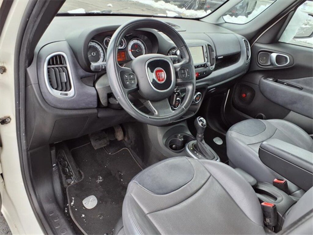 Used 2015 FIAT 500L Lounge Hatchback