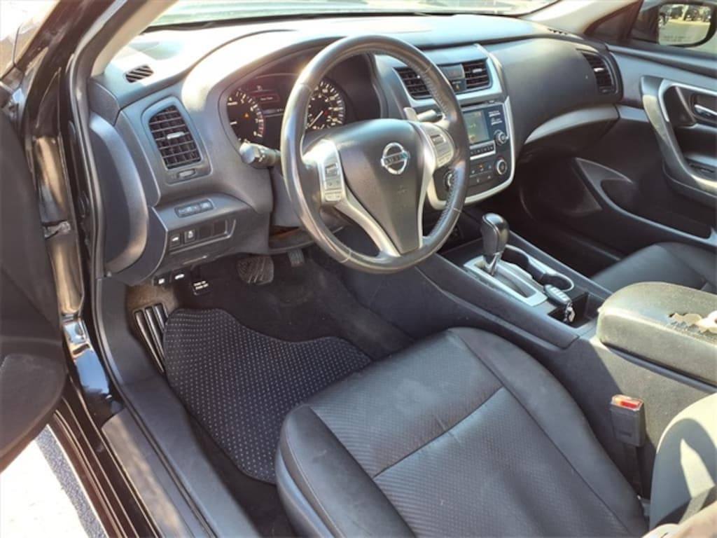 Used 2017 Nissan Altima 2.5 SR Sedan