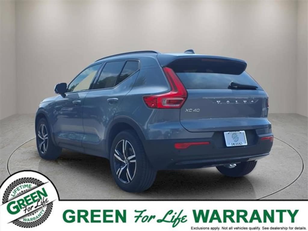 Used 2023 Volvo XC40 B5 Plus Dark Theme AWD w/ Leather, Sunroof & Nav Sport Utility