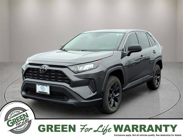2022 Toyota RAV4 LE's photo