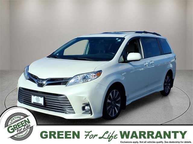 2019 Toyota Sienna XLE Premium's photo