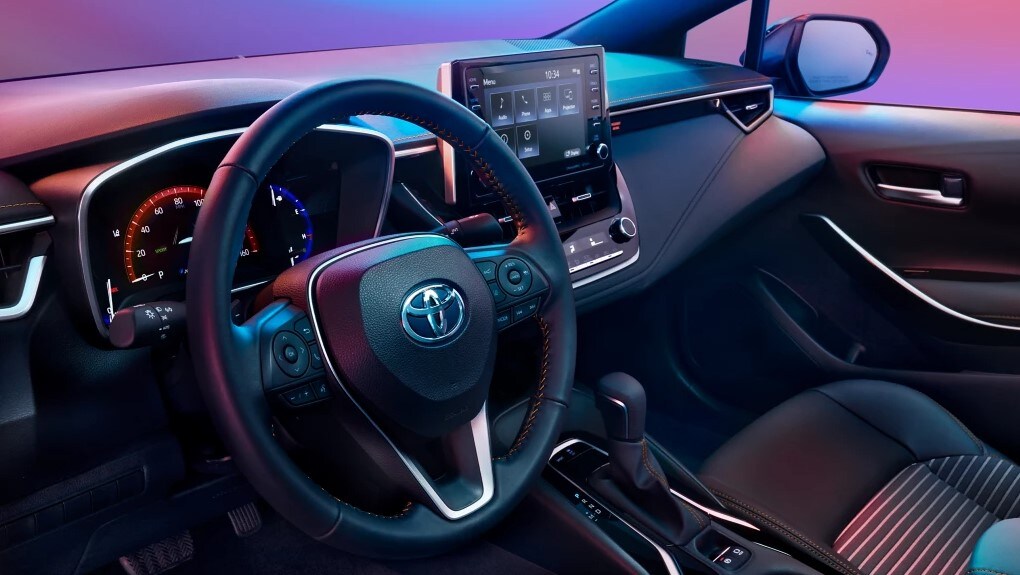 What Technology Features come in the 2022 Toyota Corolla