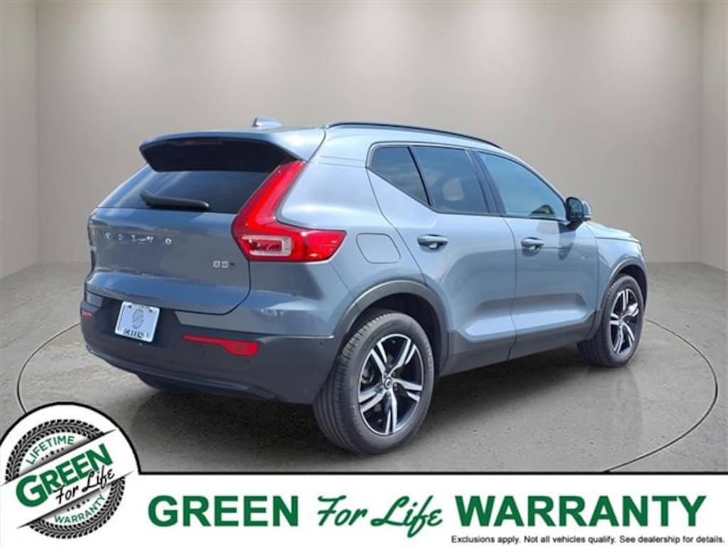 Used 2023 Volvo XC40 B5 Plus Dark Theme AWD w/ Leather, Sunroof & Nav Sport Utility