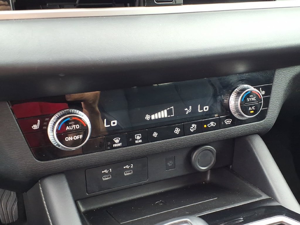2025 Mitsubishi Outlander SE - Photo 10
