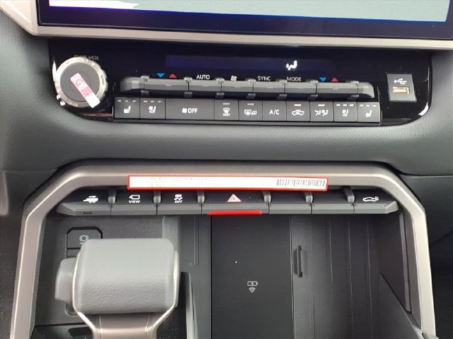 2026 Toyota Tundra Limited - Photo 10