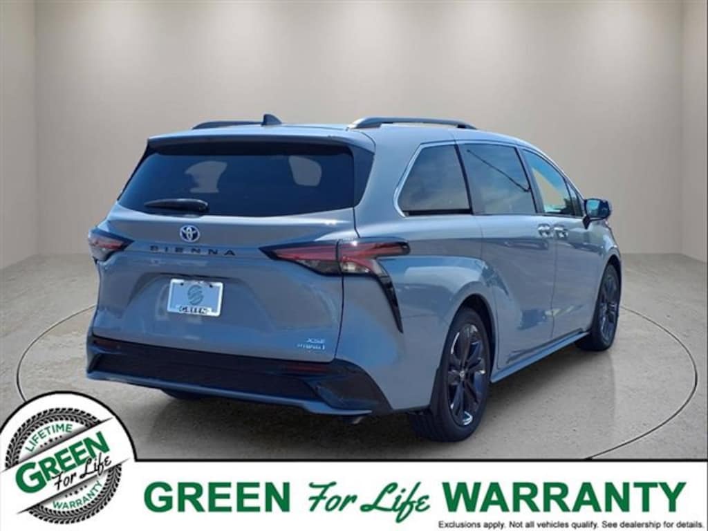 Used 2023 Toyota Sienna XSE w/ Leather, Sunroof & Nav Passenger Van