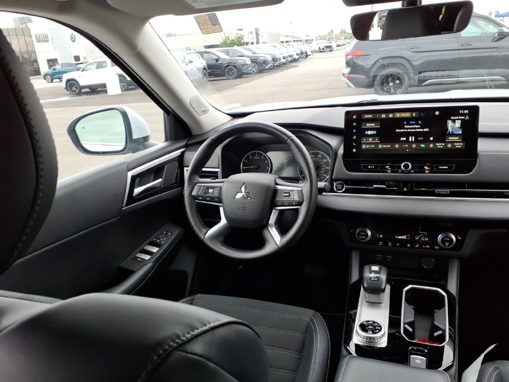 2025 Mitsubishi Outlander SE - Photo 6