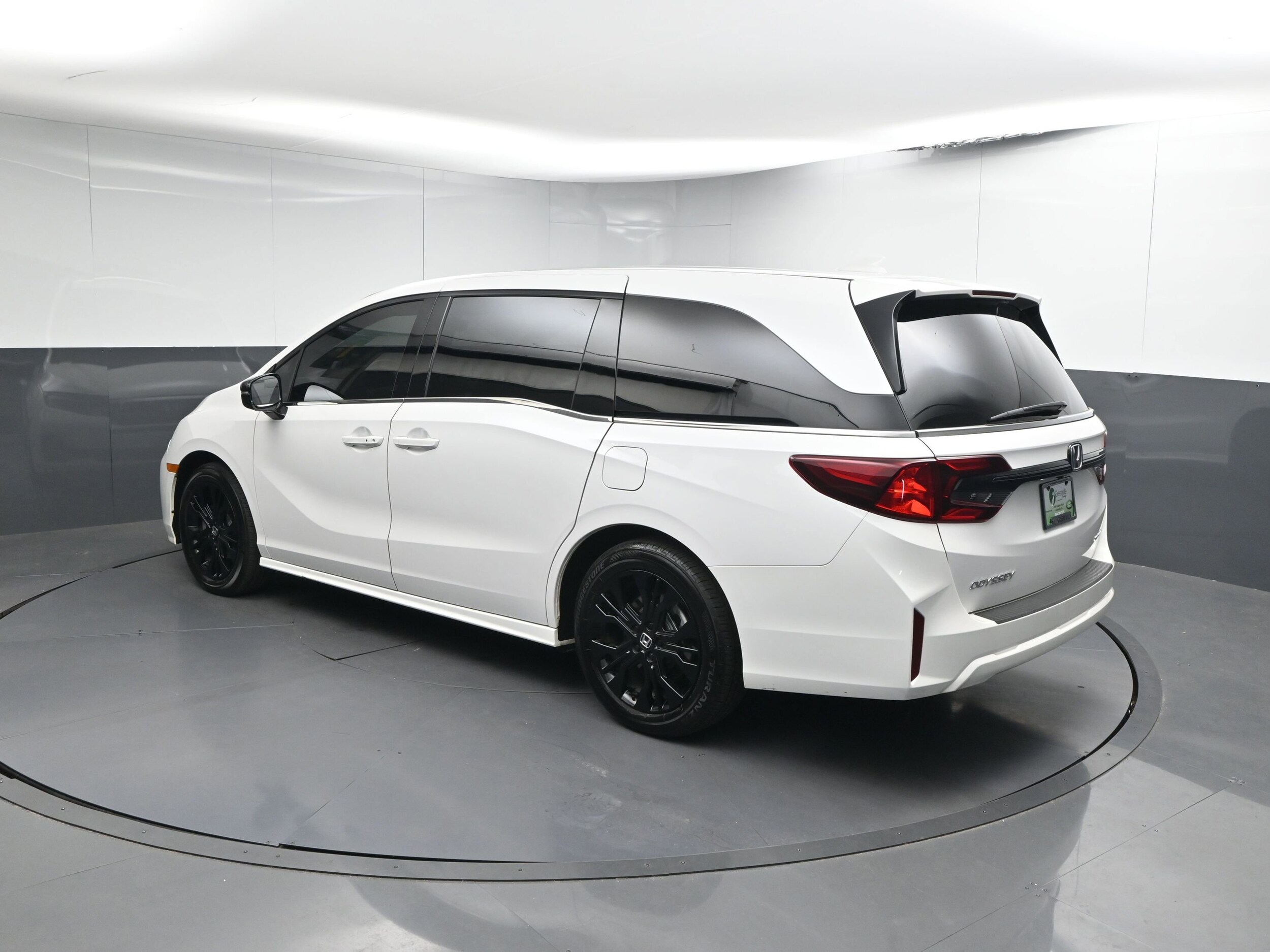 2025 Honda Odyssey photo 3