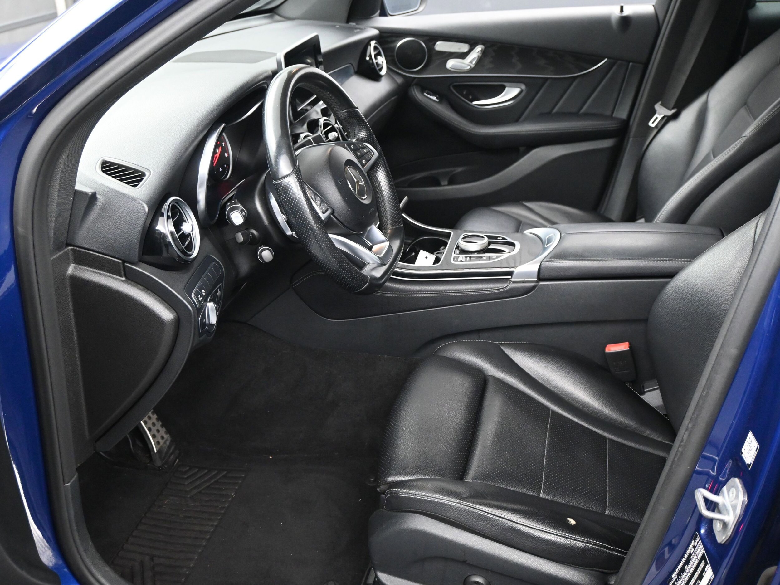 2018 Mercedes Benz GLC 300 4MATIC photo 4