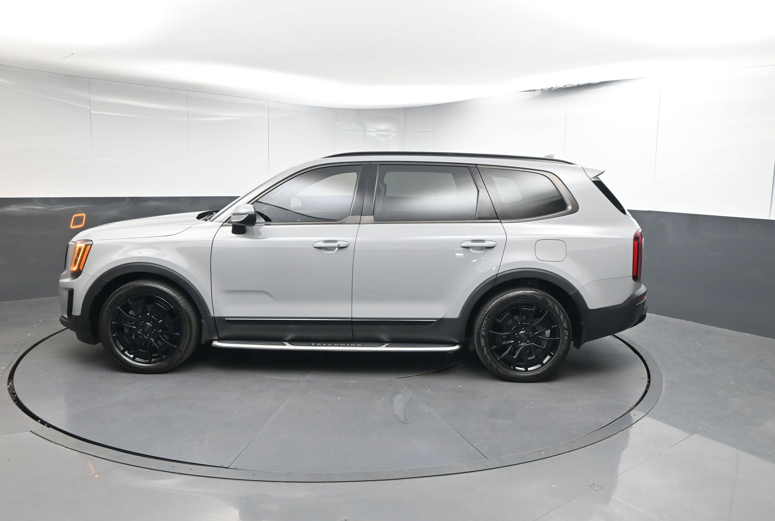 2021 Kia Telluride EX photo 2