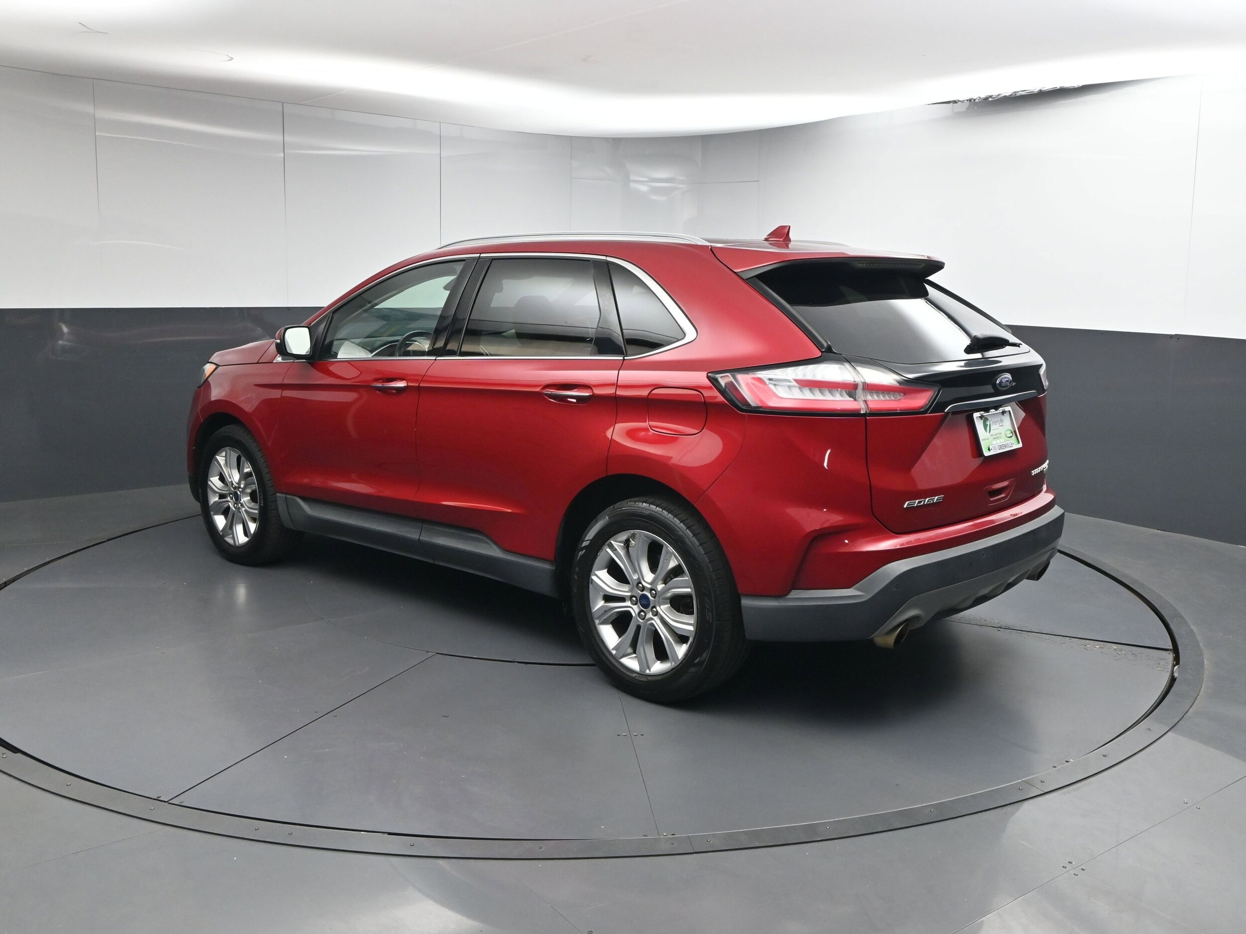 2020 Ford Edge Titanium photo 2