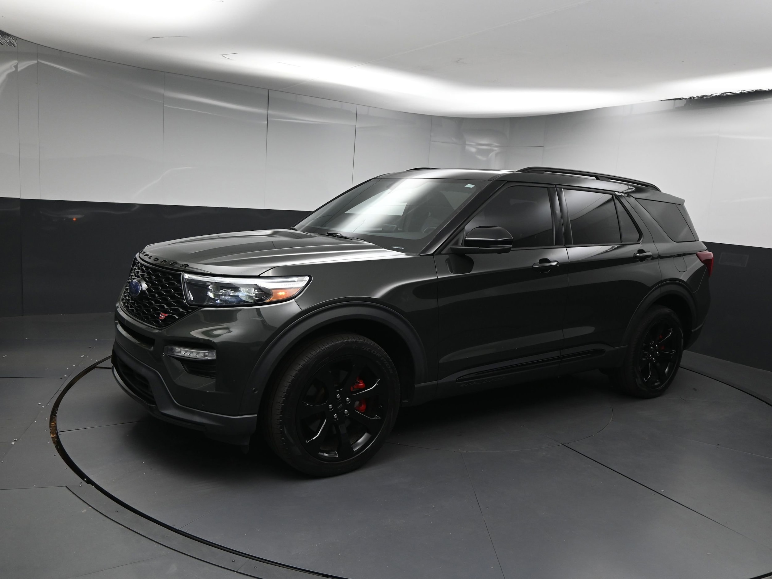 2022 Ford Explorer ST's photo