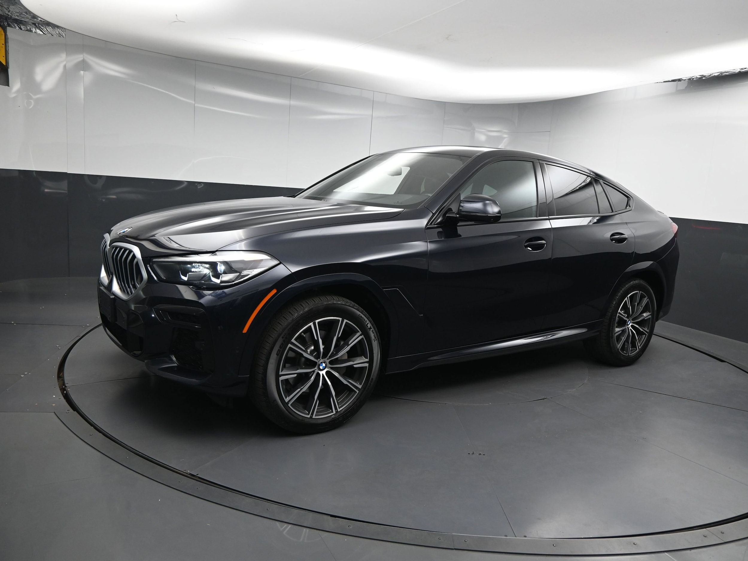 2023 BMW X6 40i's photo
