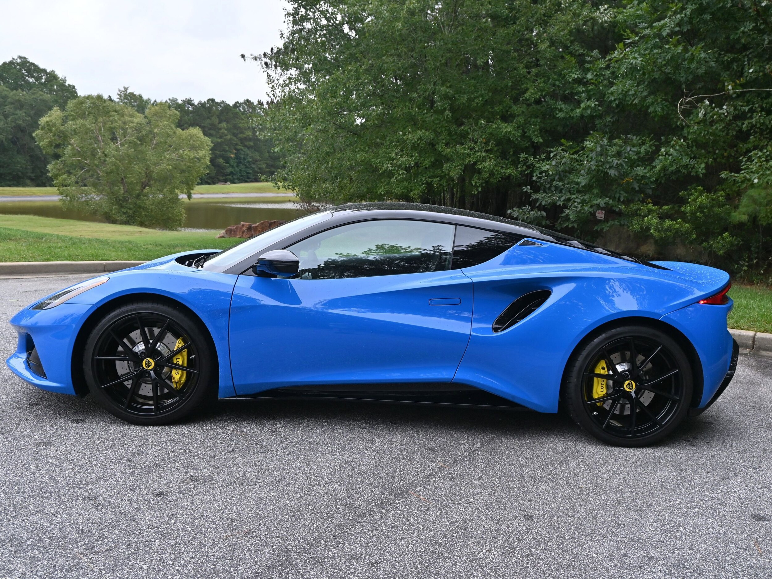 2024 Lotus Emira First Edition photo 2