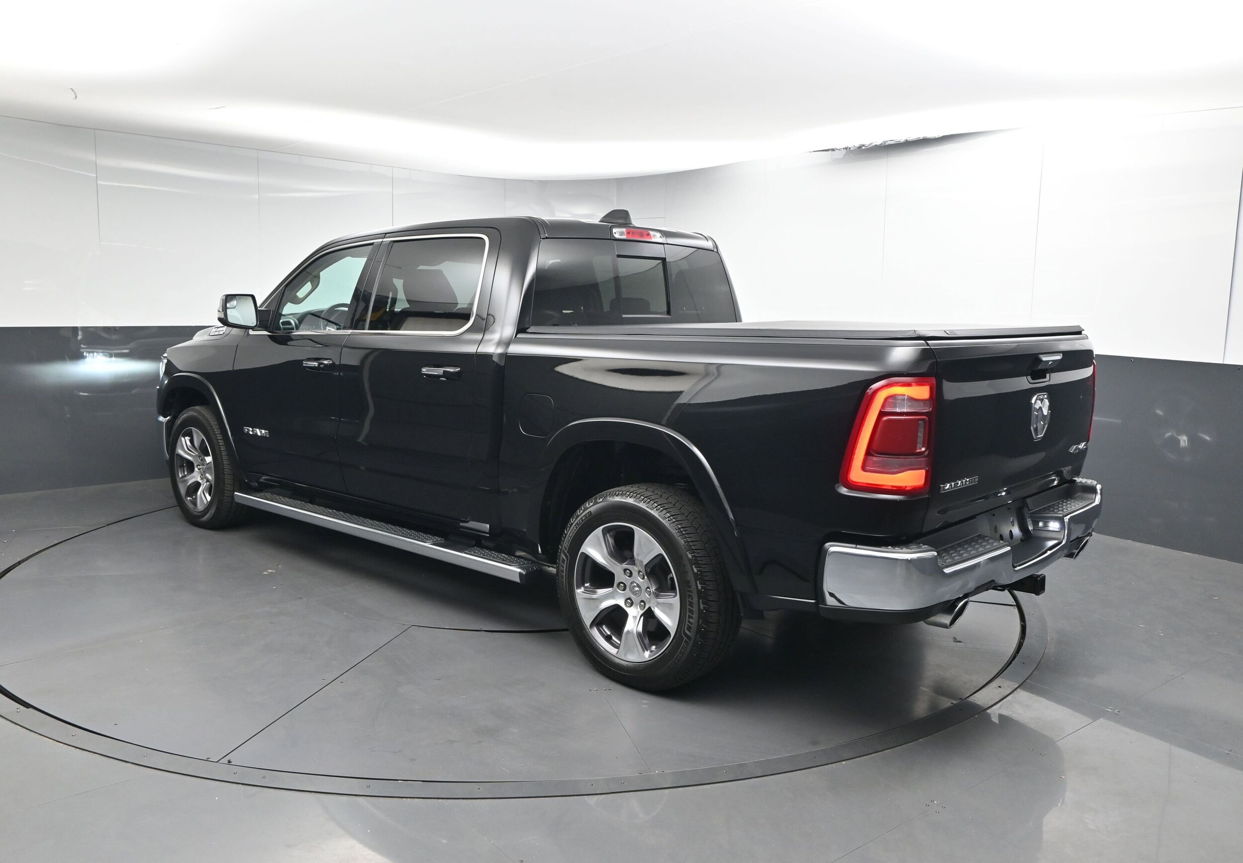 2021 Ram 1500 Laramie photo 3