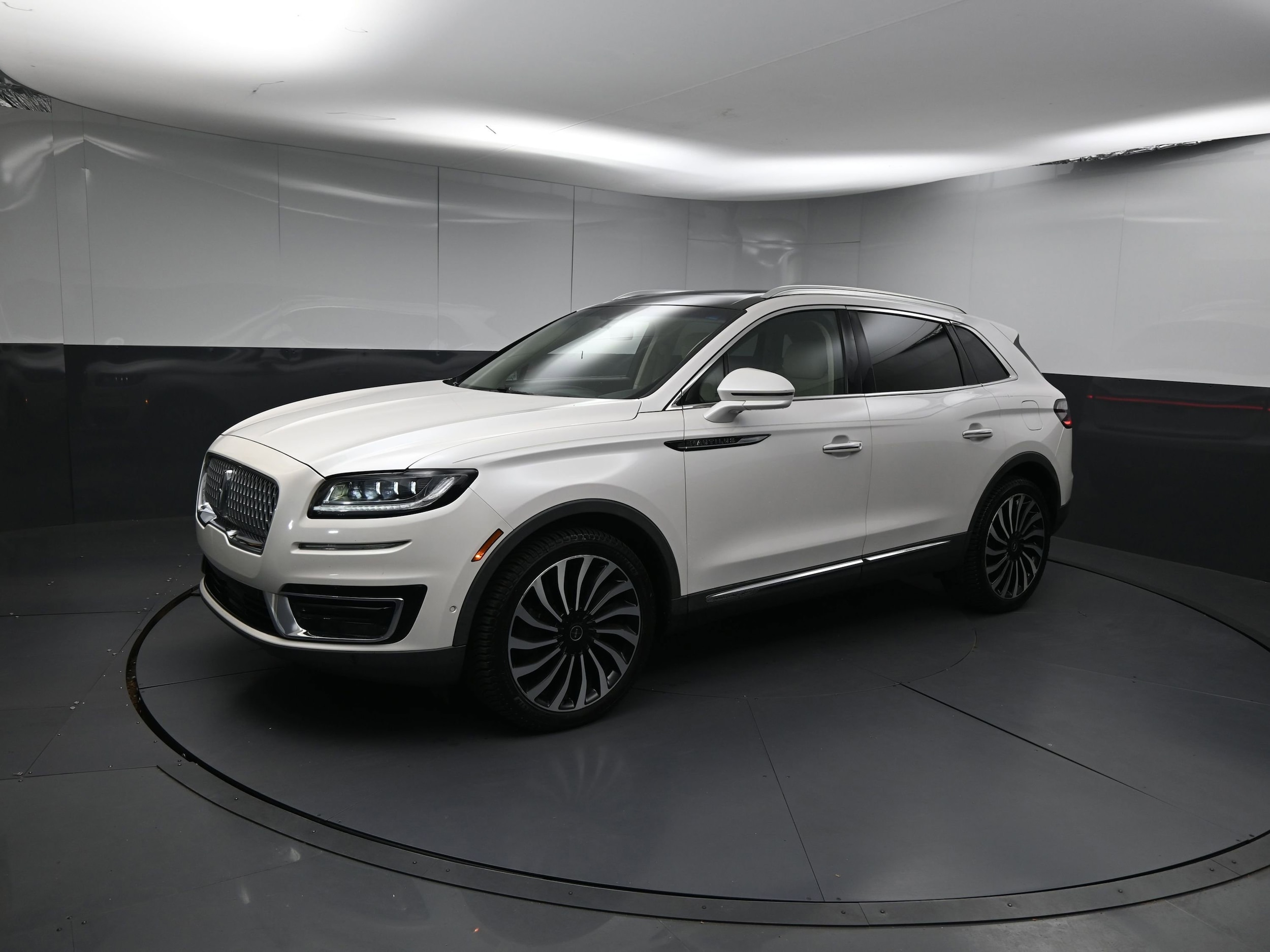 2019 Lincoln Nautilus Black Label's photo