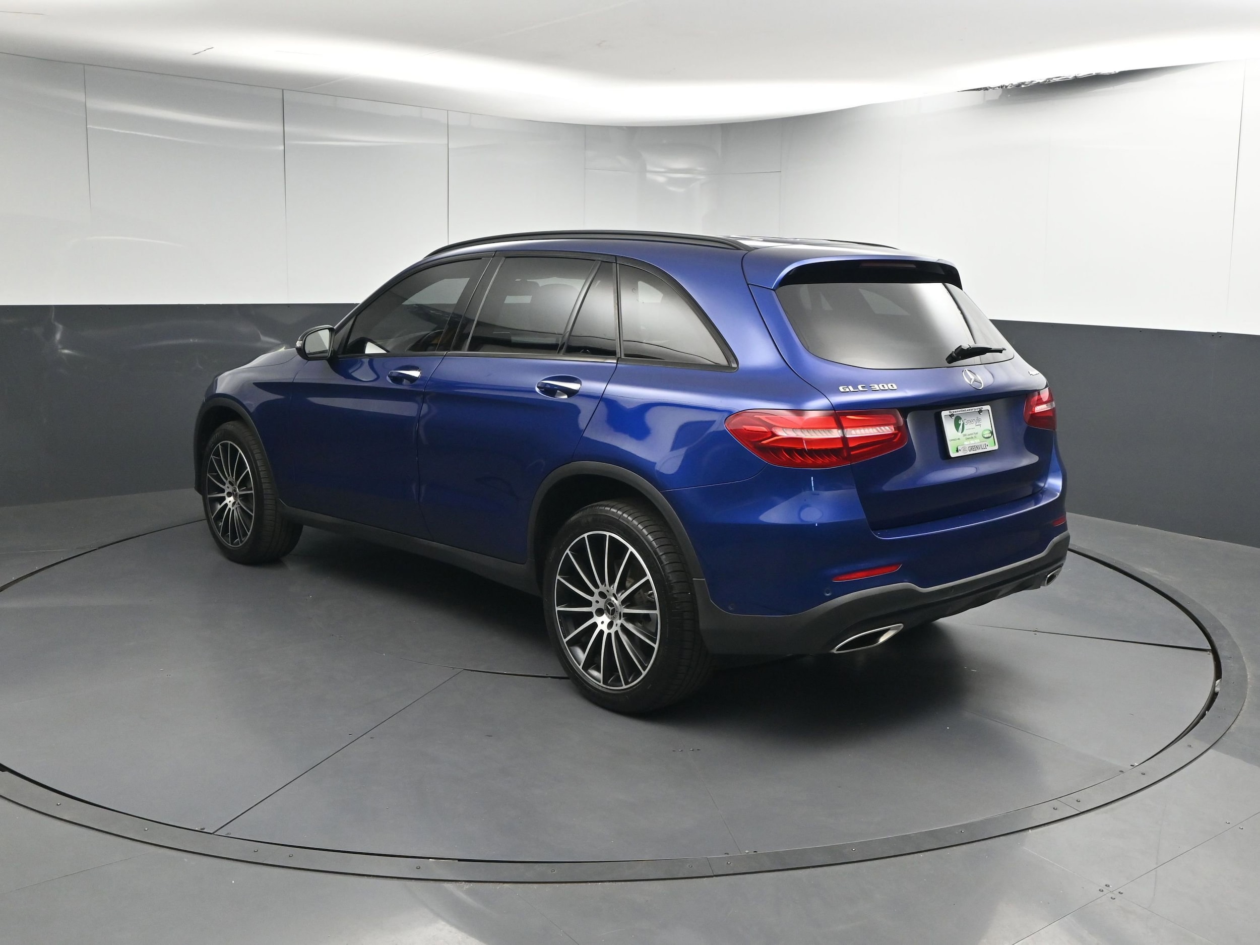 2018 Mercedes Benz GLC 300 4MATIC photo 3