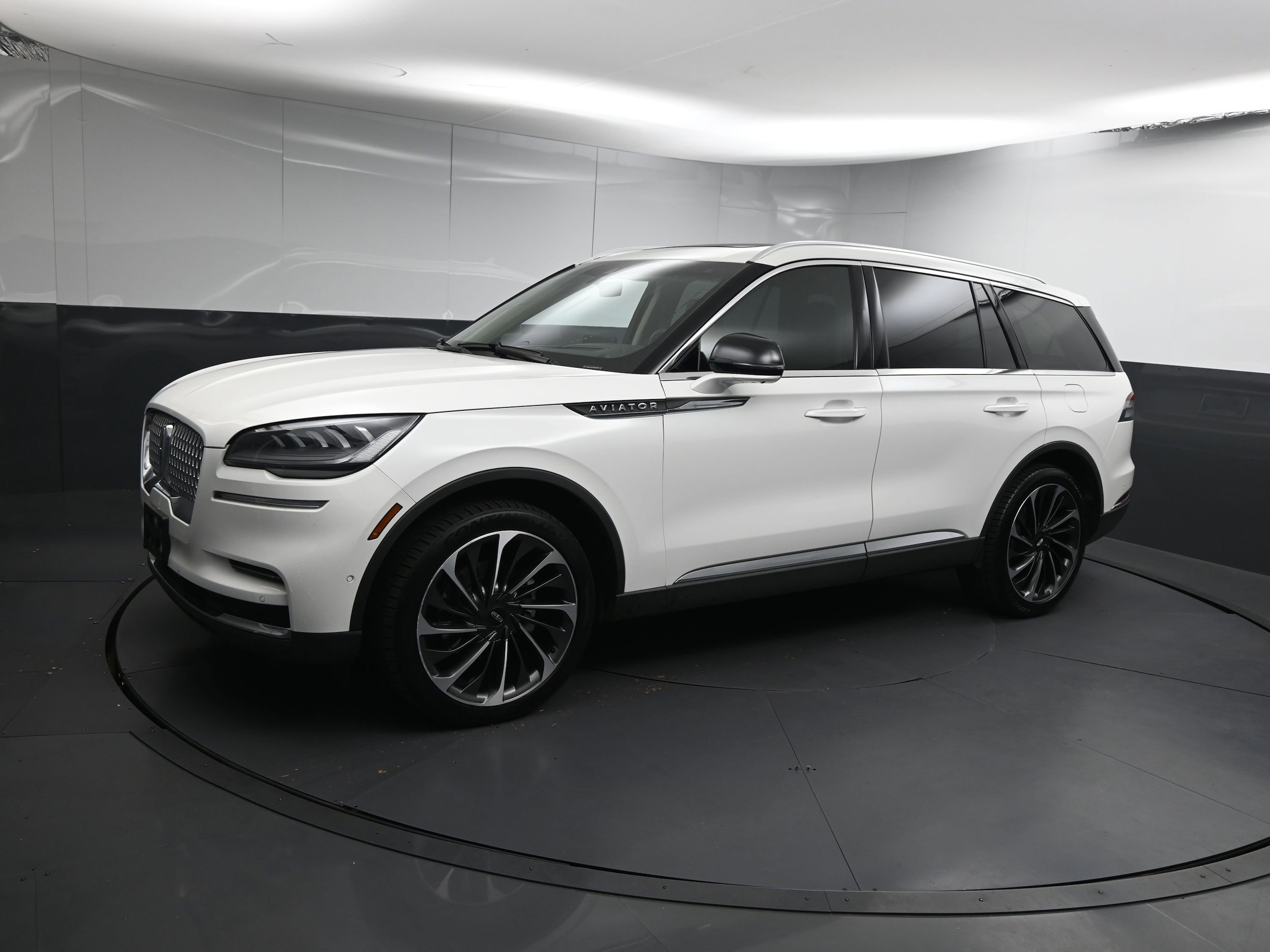 2022 Lincoln Aviator Reserve's photo