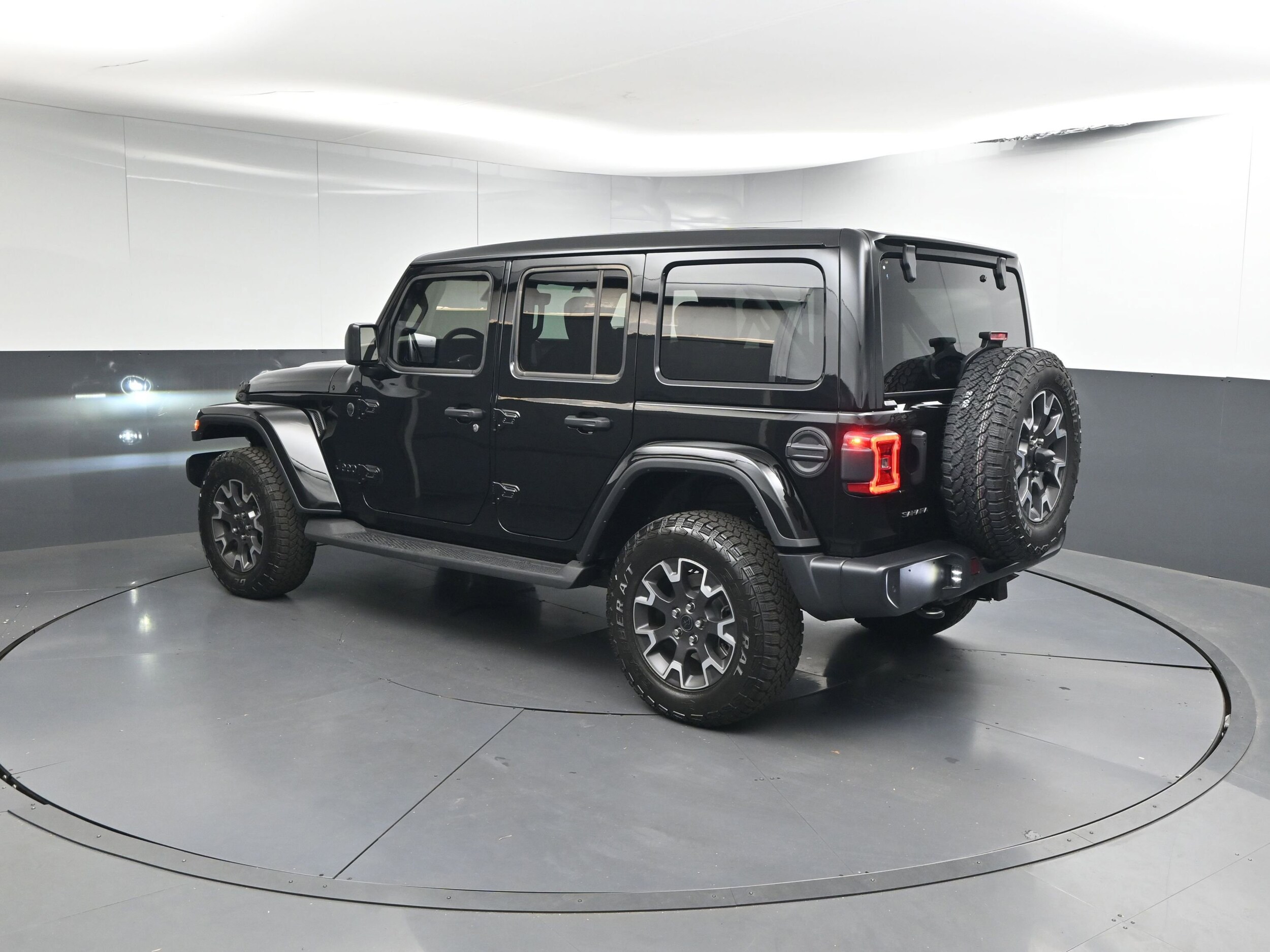 2025 Jeep Wrangler Sahara photo 3