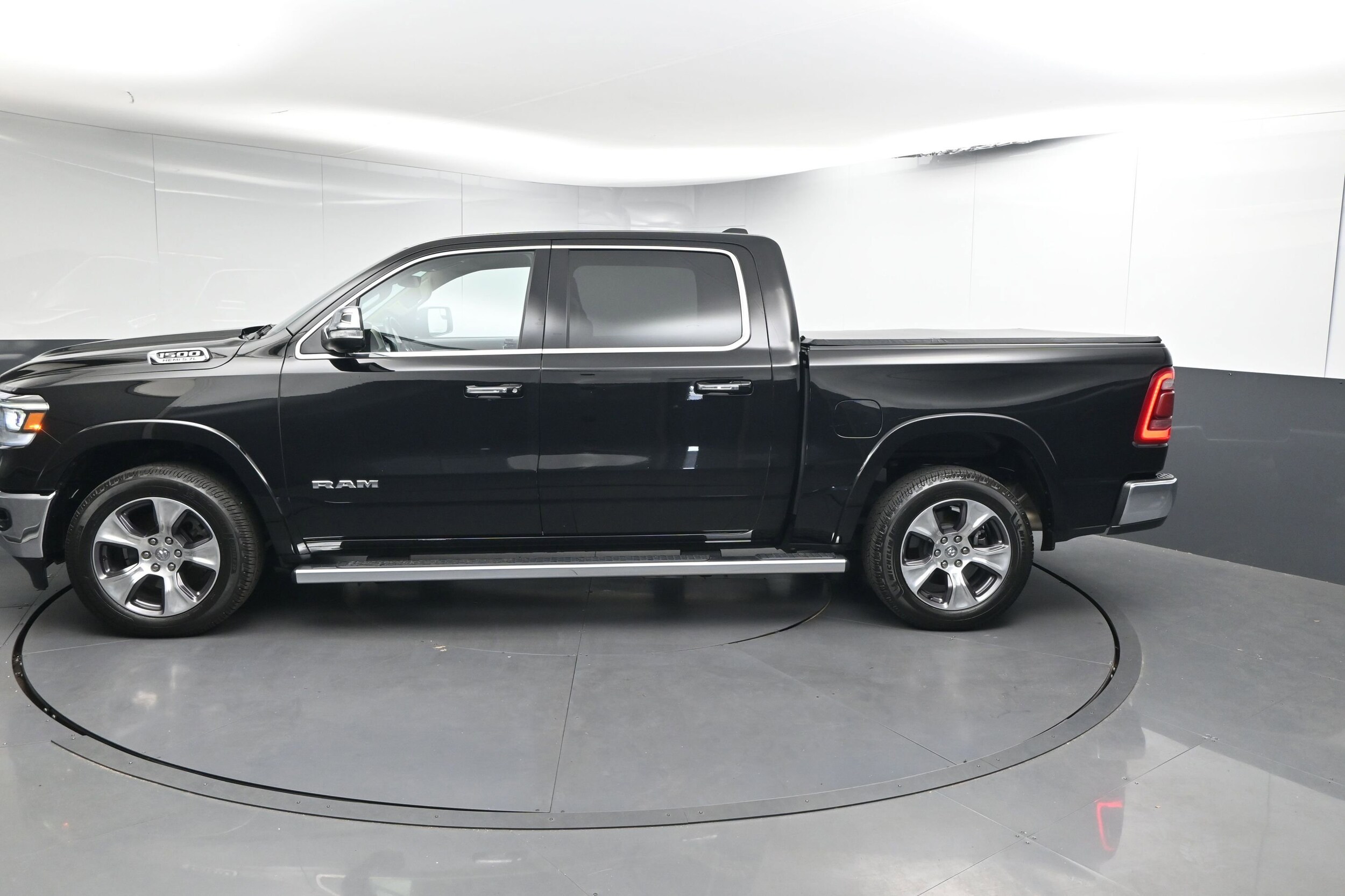 2021 Ram 1500 Laramie photo 2