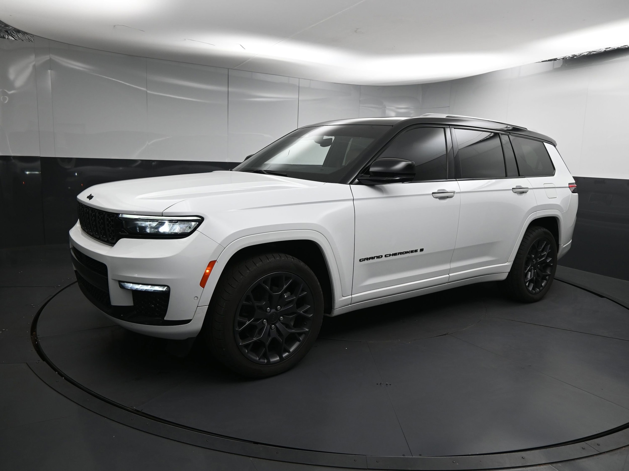 2023 Jeep Grand Cherokee L Summit's photo