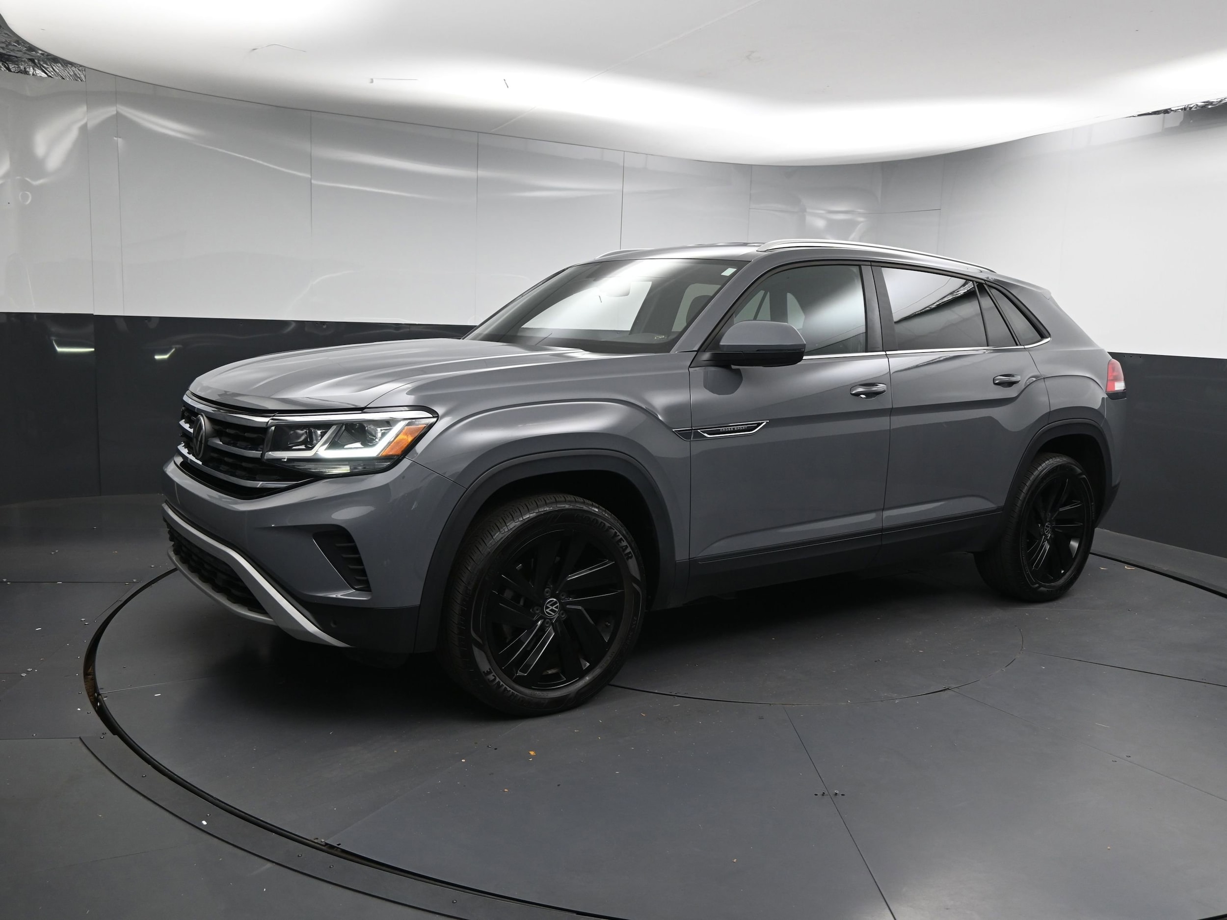 2023 Volkswagen Atlas Cross Sport SE w/Tech