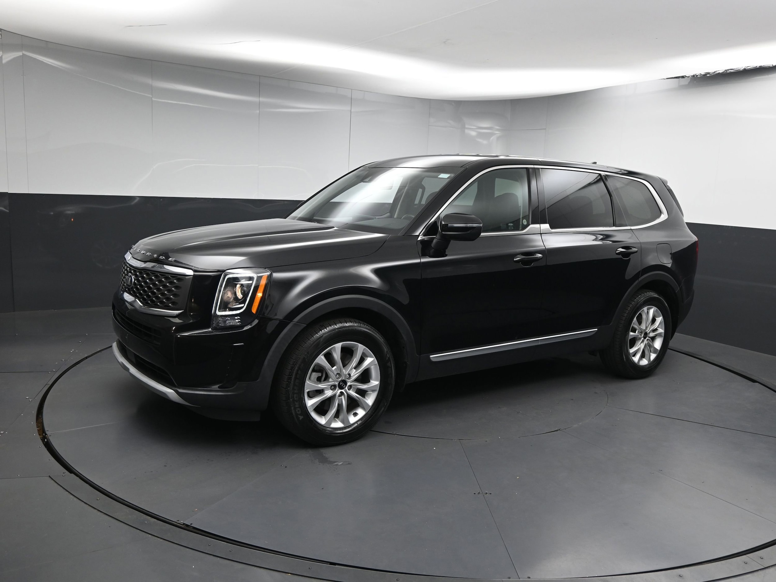 2020 Kia Telluride LX's photo