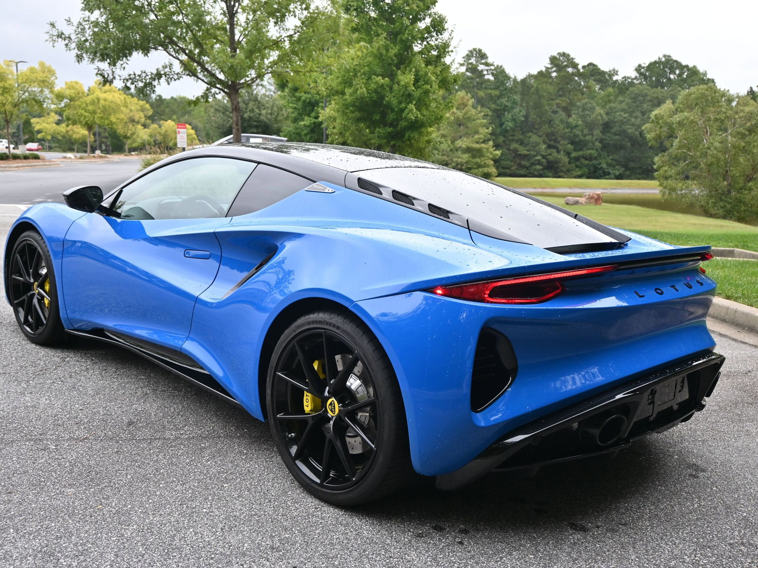 2024 Lotus Emira First Edition photo 3