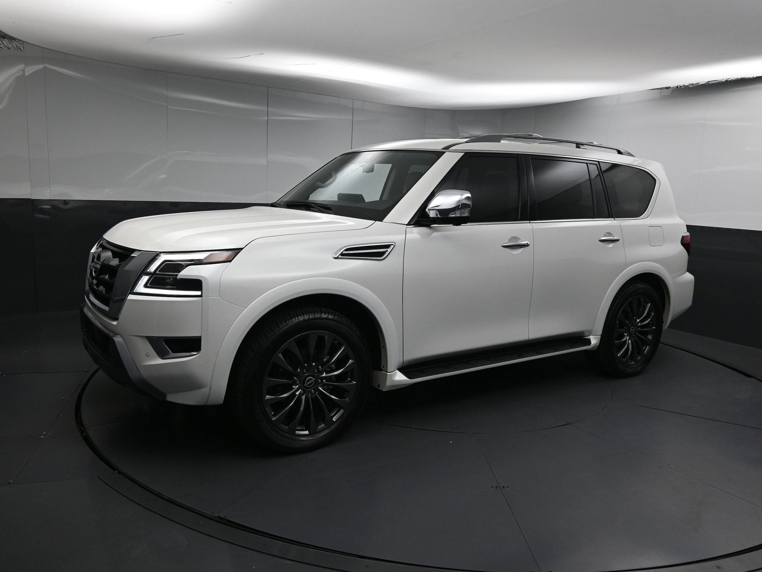 2024 Nissan Armada Platinum's photo