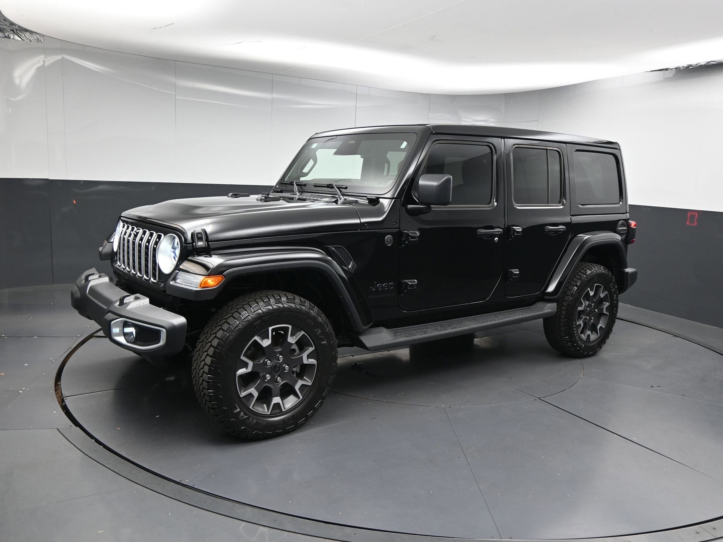 2025 Jeep Wrangler 4-Door Sahara's photo