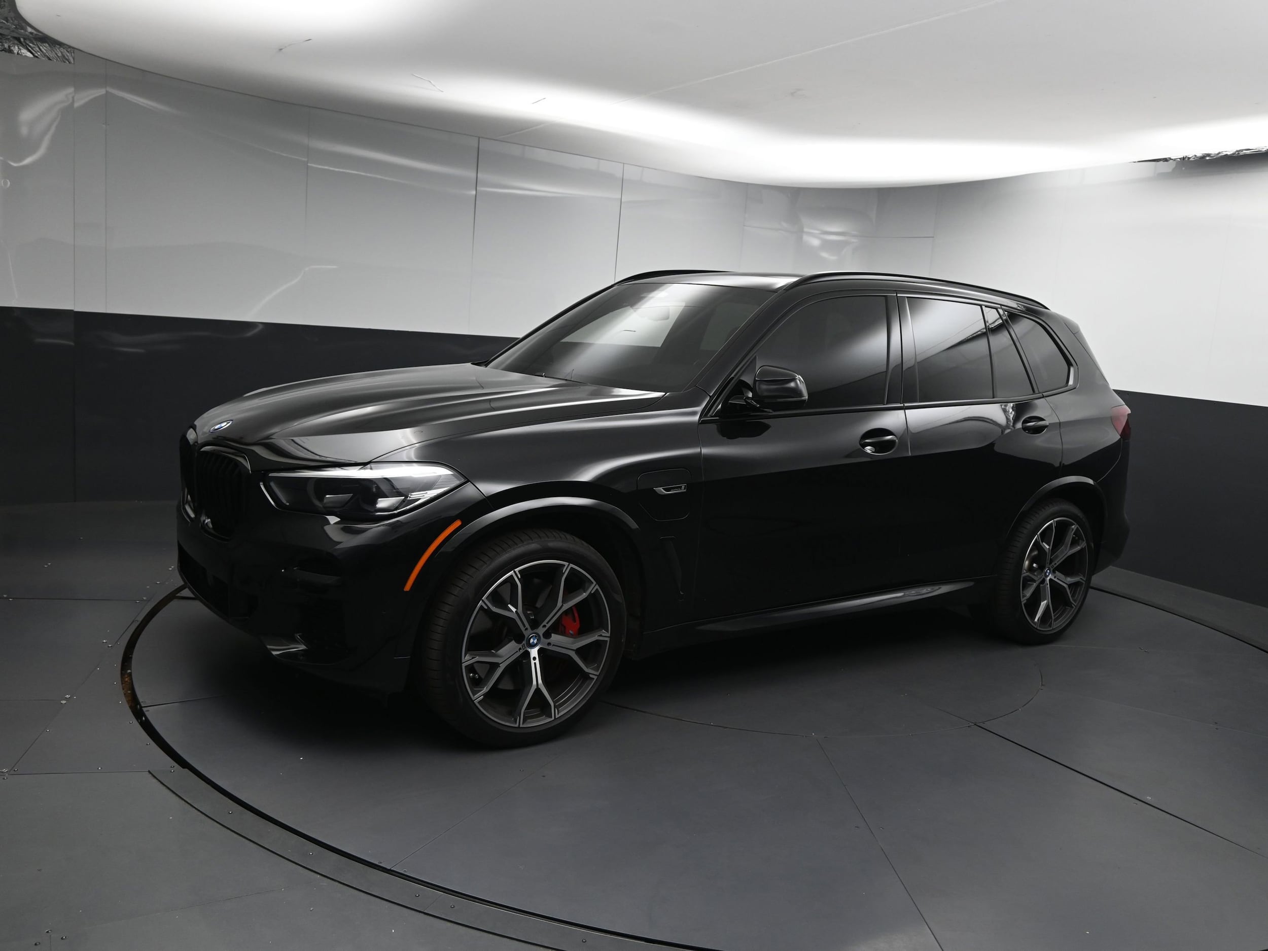 2022 BMW X5 45e's photo