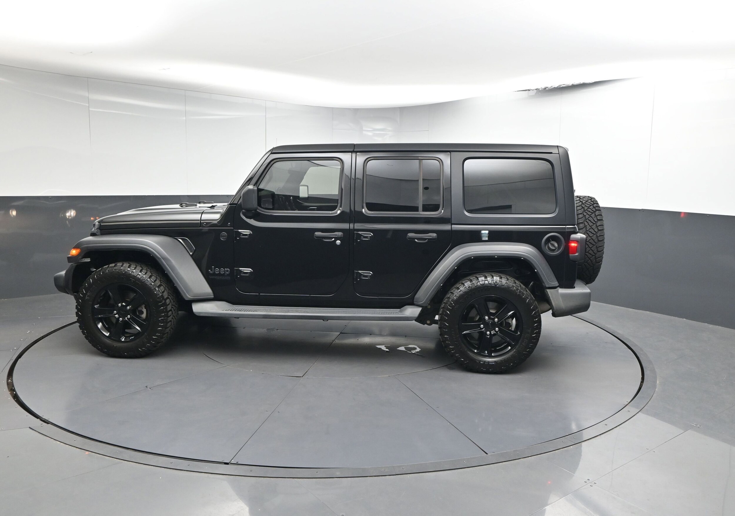 2022 Jeep Wrangler Unlimited Sport photo 2