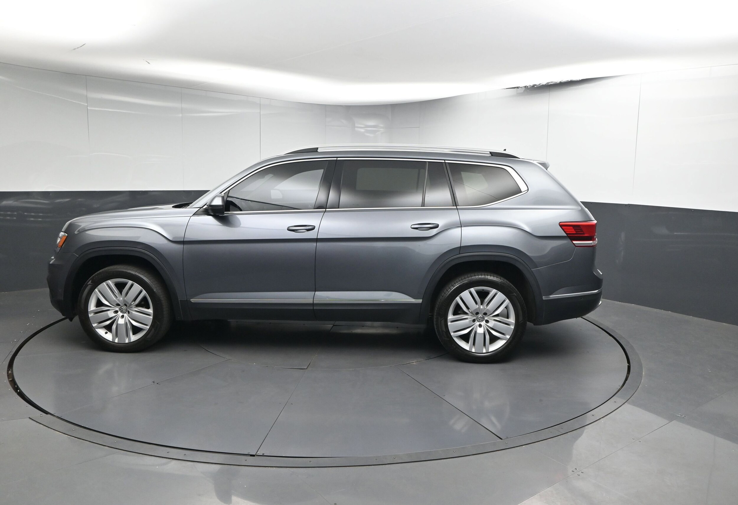 2019 Volkswagen Atlas V6 SEL Premium photo 2