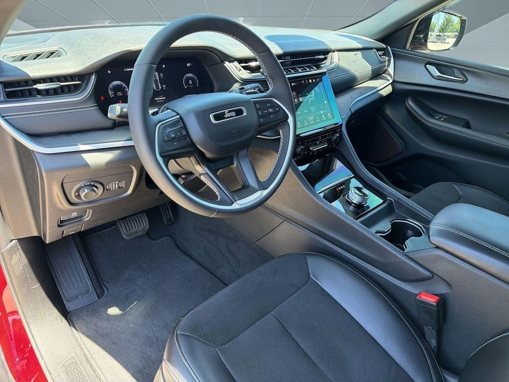 Used 2024 Jeep Grand Cherokee Altitude SUV
