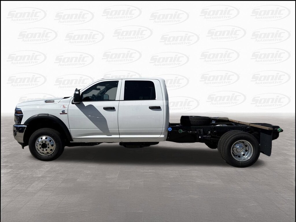 New 2025 Ram 3500 Chassis Cab 3500 TRADESMAN CREW CAB CHASSIS 4X4 60' CA Pickup