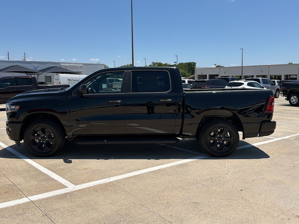 New 2026 Ram 1500 EXPRESS CREW CAB 4X4 5'7 BOX Pickup