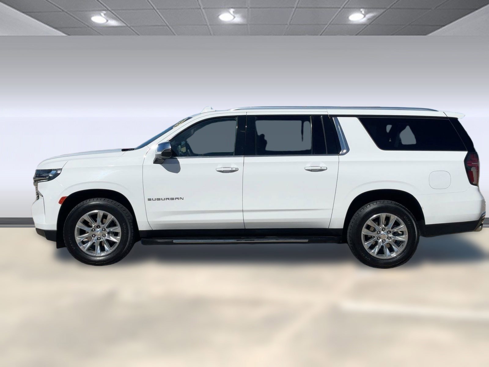 2023 Chevrolet Suburban Premier photo 2