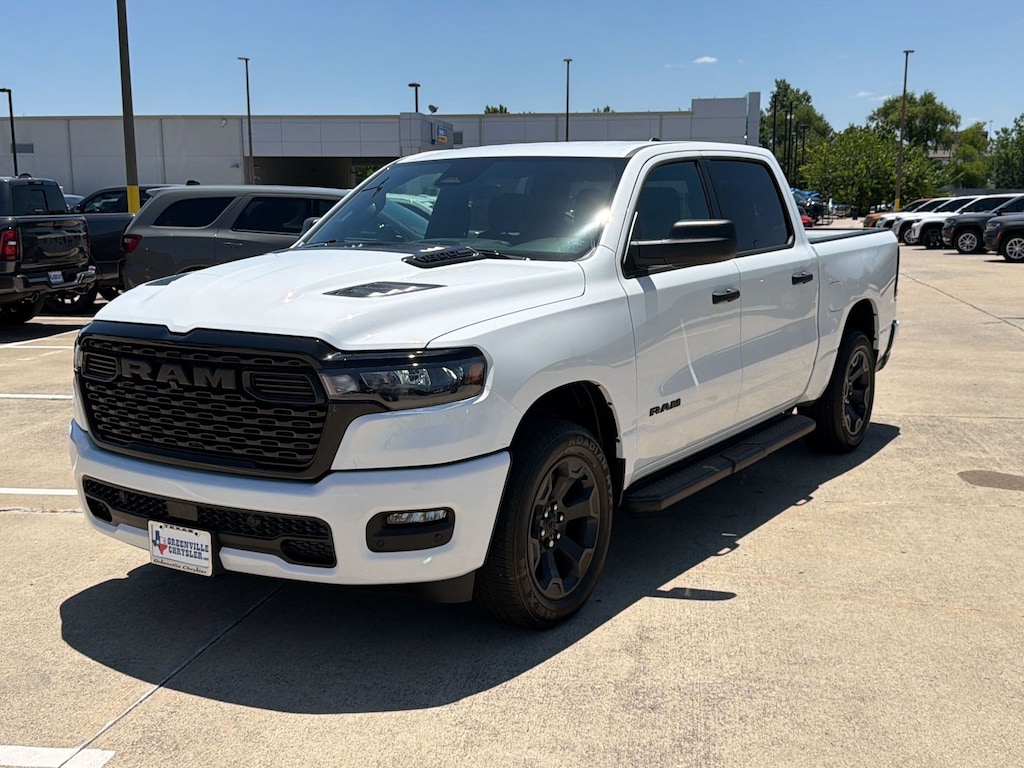 New 2026 Ram 1500 EXPRESS CREW CAB 4X4 5'7 BOX Pickup