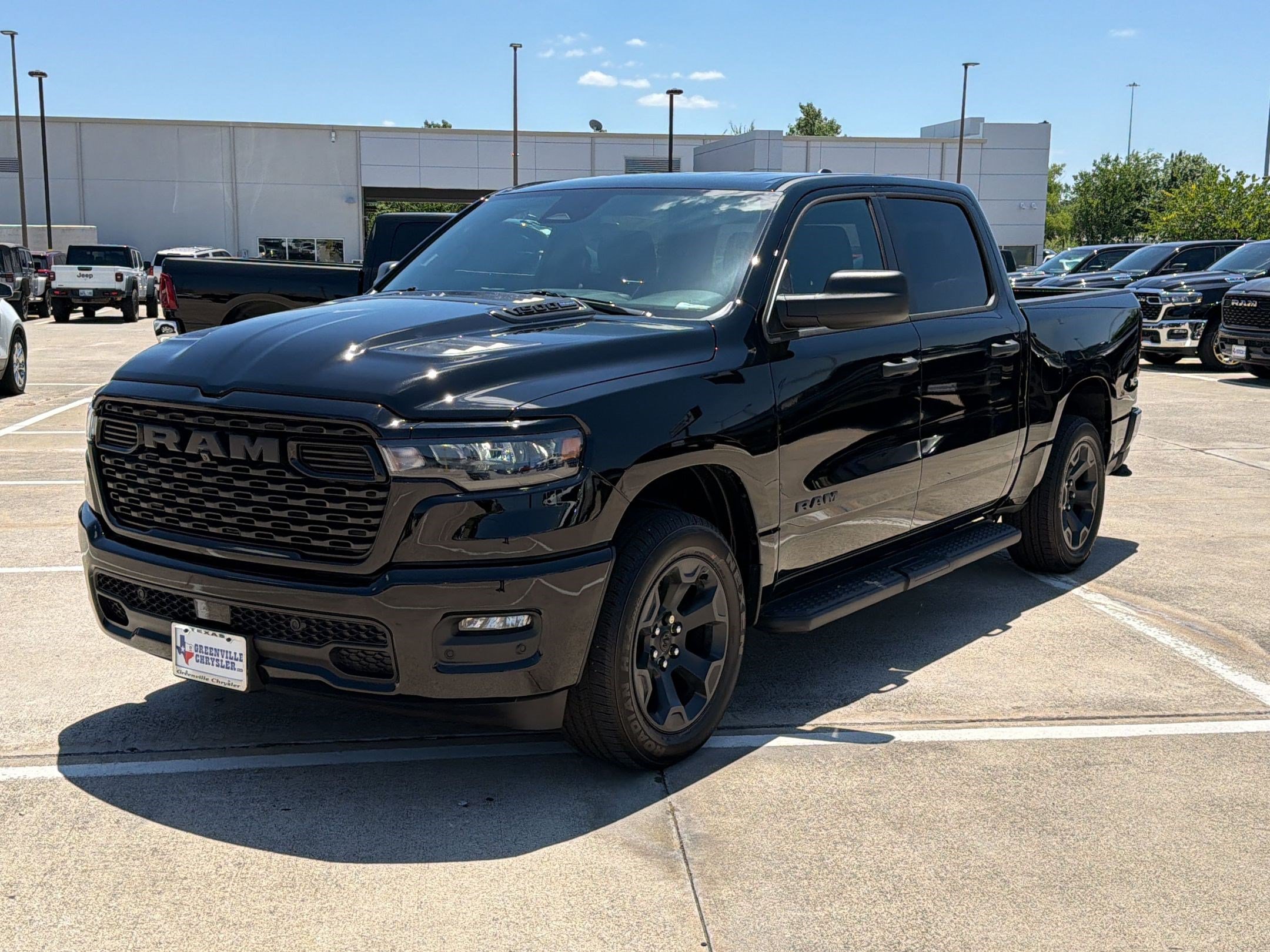 New 2026 Ram 1500 EXPRESS CREW CAB 4X4 5'7 BOX