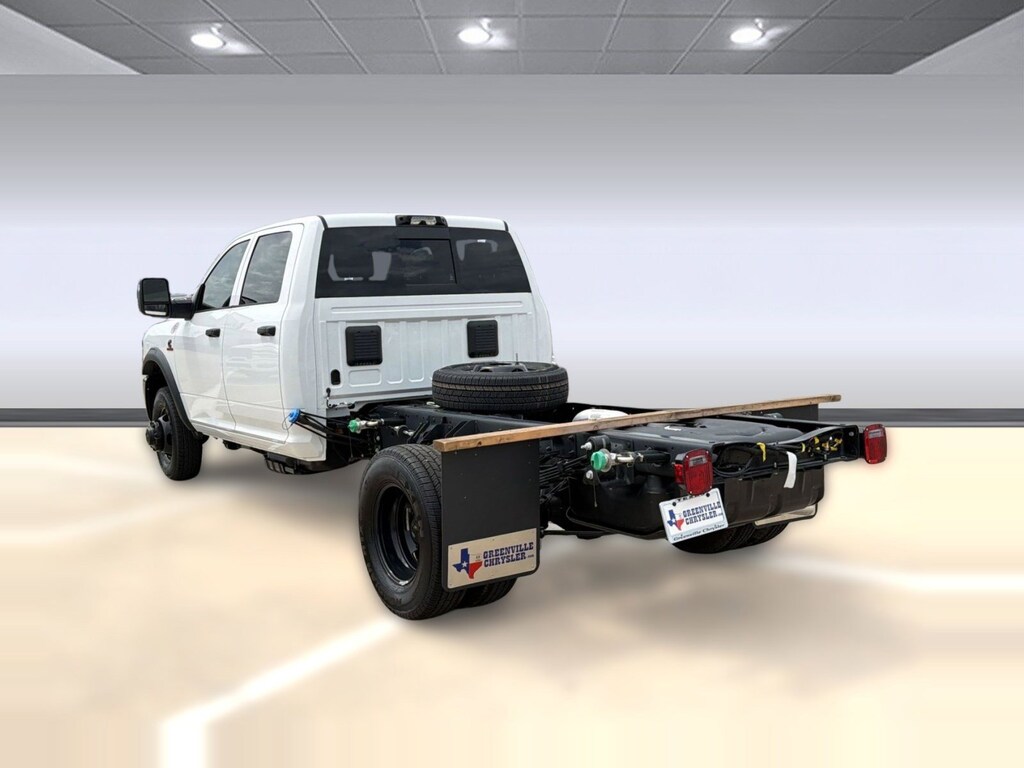 New 2026 Ram 3500 Chassis Cab TRADESMAN CREW 4X4 60' CA Pickup