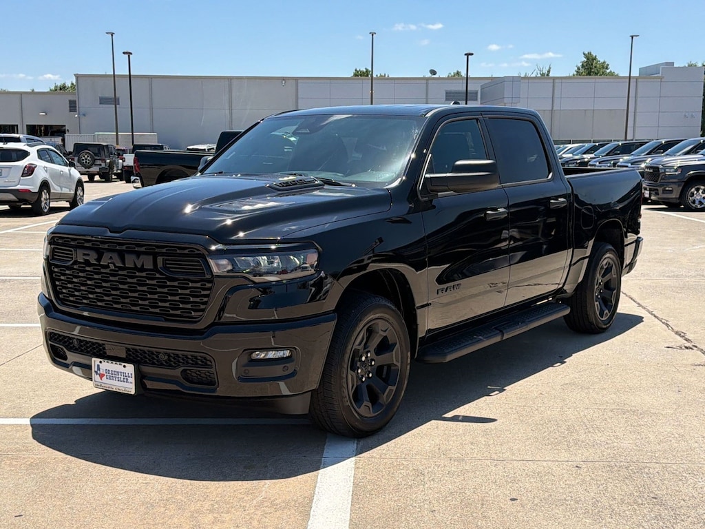 New 2026 Ram 1500 EXPRESS CREW CAB 4X4 5'7 BOX Pickup